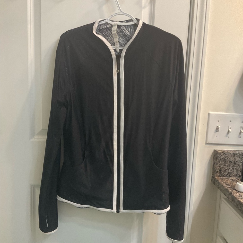 Lululemon reversible Women's Black Jacket with White Trim 12